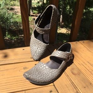 CYDWOQ Grey Crocodile Pattern Shoes 38.5